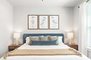 3 habitaciones, tabla de planchar con plancha y cuna de viaje 