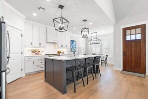 冰箱、微波炉、烤箱、炉灶