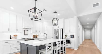 White Retreat- 3 King Suites!