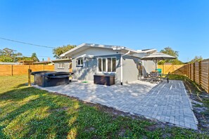 Outdoor dining - Hot Tub / Luxury Design / Beach / Melbourne (Melbourne)