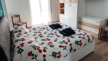 2 Schlafzimmer, Bügeleisen/Bügelbrett, Bettwäsche
