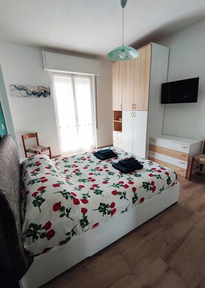 2 Schlafzimmer, Bügeleisen/Bügelbrett, Bettwäsche