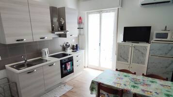 Mikrowelle, Ofen, Herdplatte, Geschirrspüler