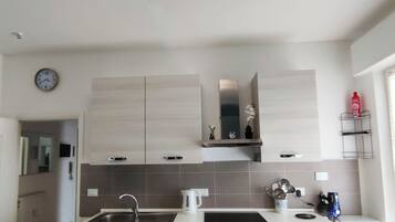 Mikrowelle, Ofen, Herdplatte, Geschirrspüler