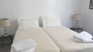 مساحة عمل للكمبيوتر المحمول وواي فاي مجانًا وبديكورات فريدة لكل غرفة