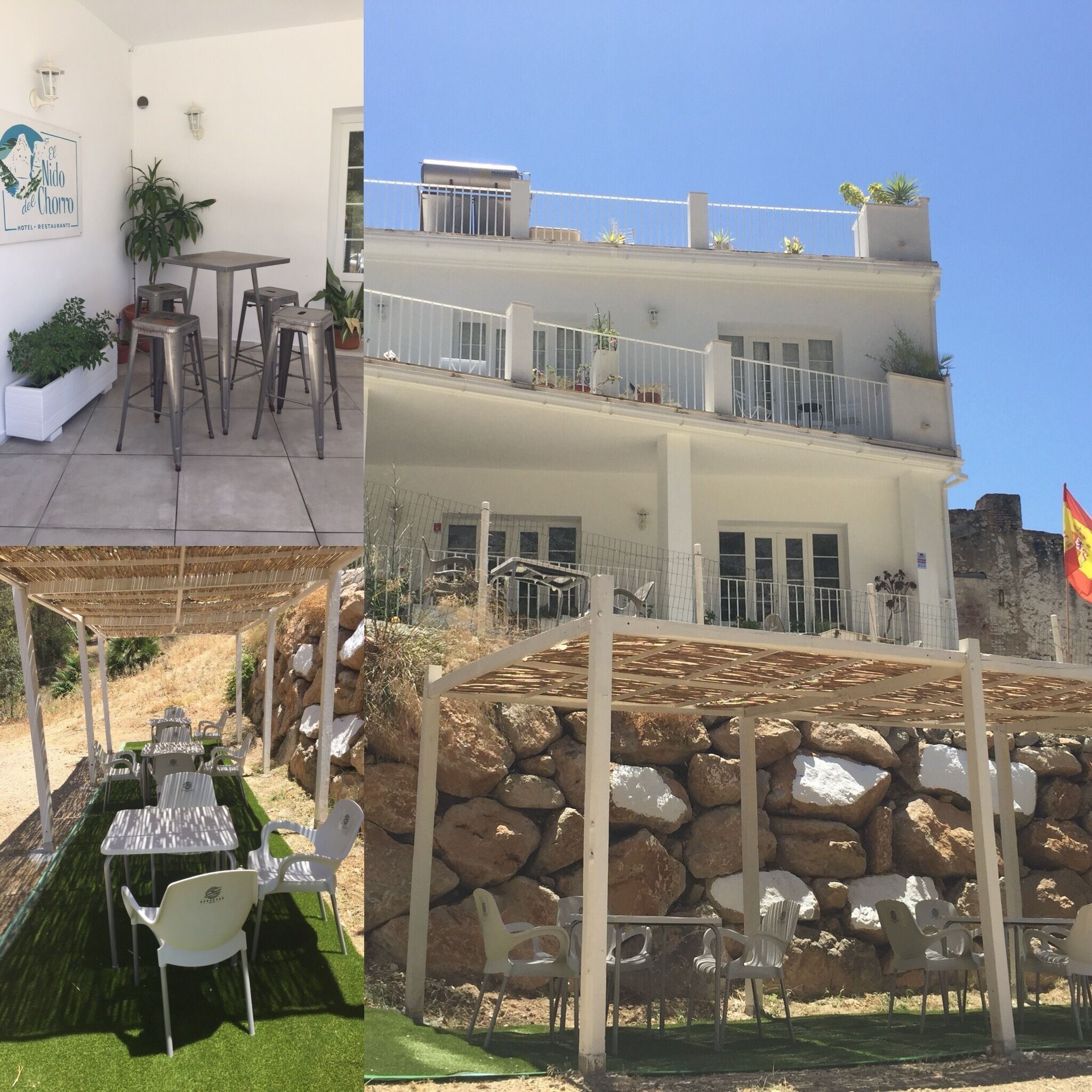 Un hotel con terraza al aire libre, una azotea y vistas de la ciudad.