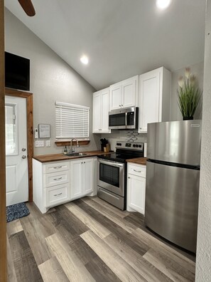 Microwave, oven, stovetop, coffee/tea maker