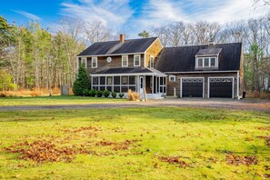 Exterior - Spacious Home Close to Beaches! 3BR, Dog & Family Friendly, 30 Mins to Portland (Biddeford)