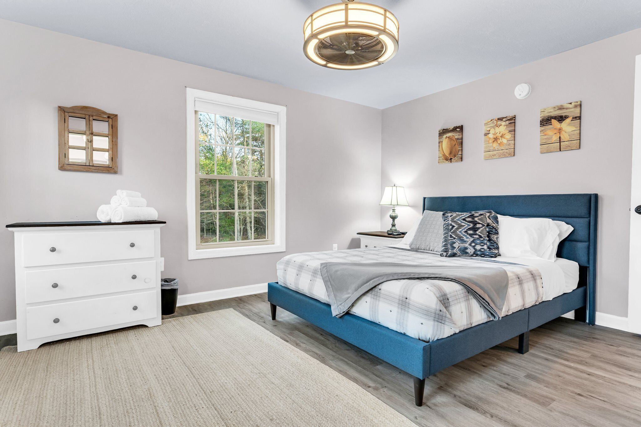 3 slaapkamers, een strijkplank/strijkijzer, reisbedje, gratis wifi