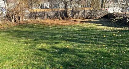 Cozy Gorgeous with a back yard and parking pet friendly on the heart of Waltham