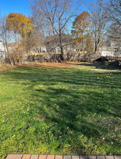 Cozy Gorgeous with a back yard and parking pet friendly on the heart of Waltham 