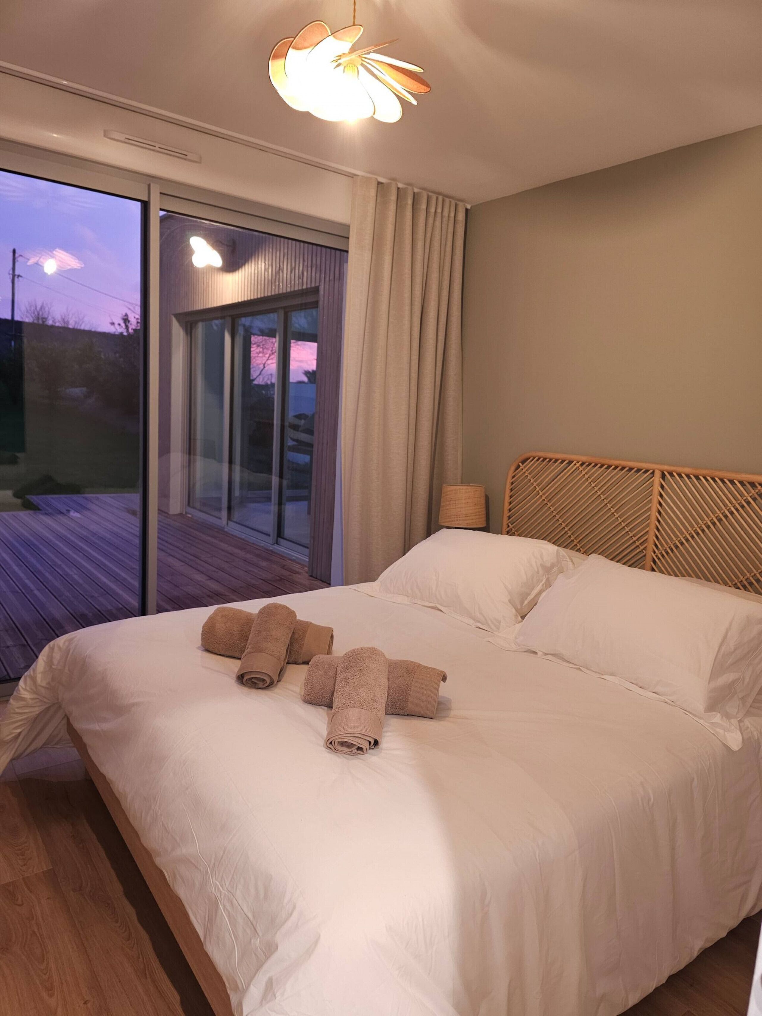 5 slaapkamers, een strijkplank/strijkijzer, reisbedje, gratis wifi