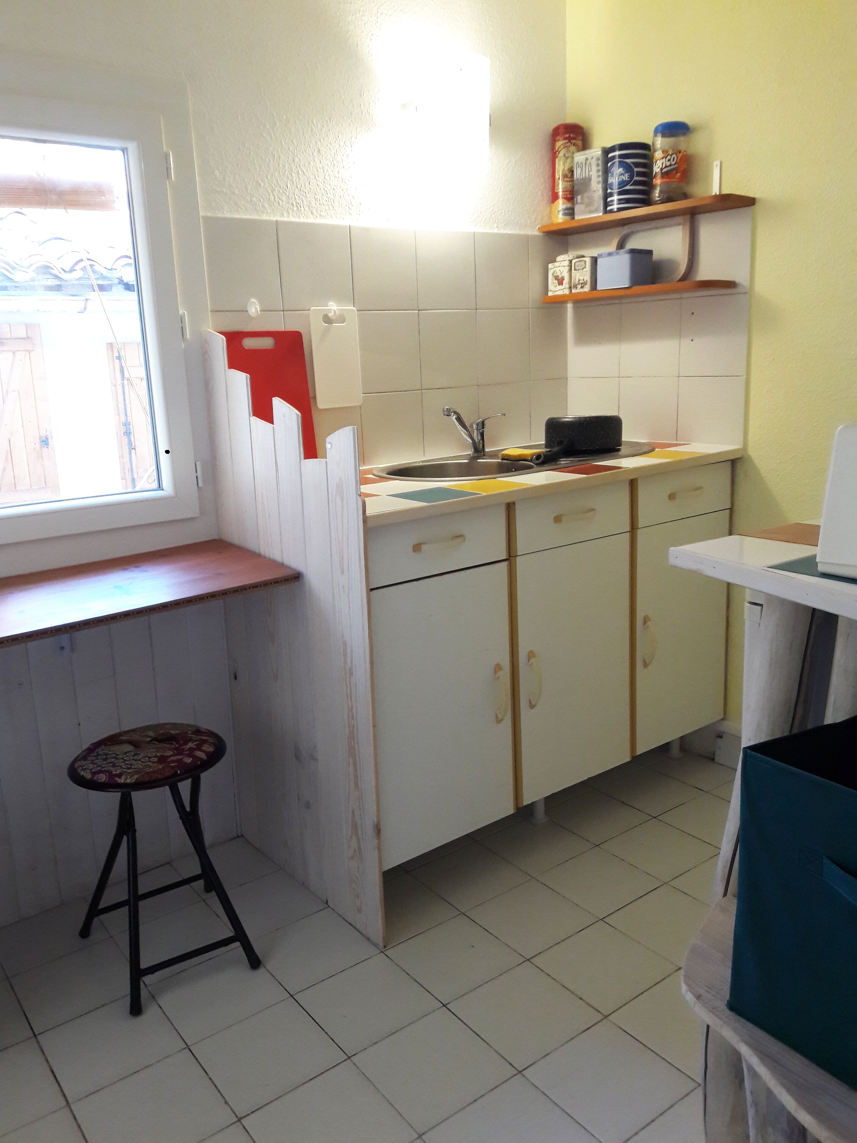 Micro-ondes, four, cafetière/bouilloire, bouilloire électrique