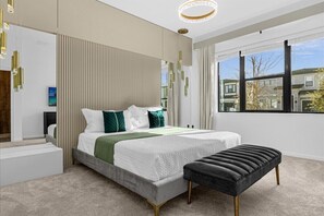 9 chambres, fer et planche à repasser, Wi-Fi, draps fournis