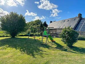 Children’s area - Brittany Group - 12/15 people - private Nordic bath and spa (Vieux-Viel)