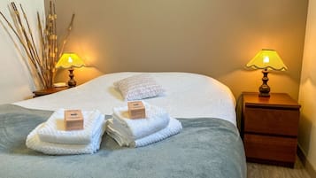 2 bedrooms, iron/ironing board, travel cot, WiFi