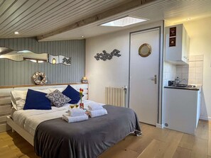 1 bedroom, iron/ironing board, travel cot, WiFi