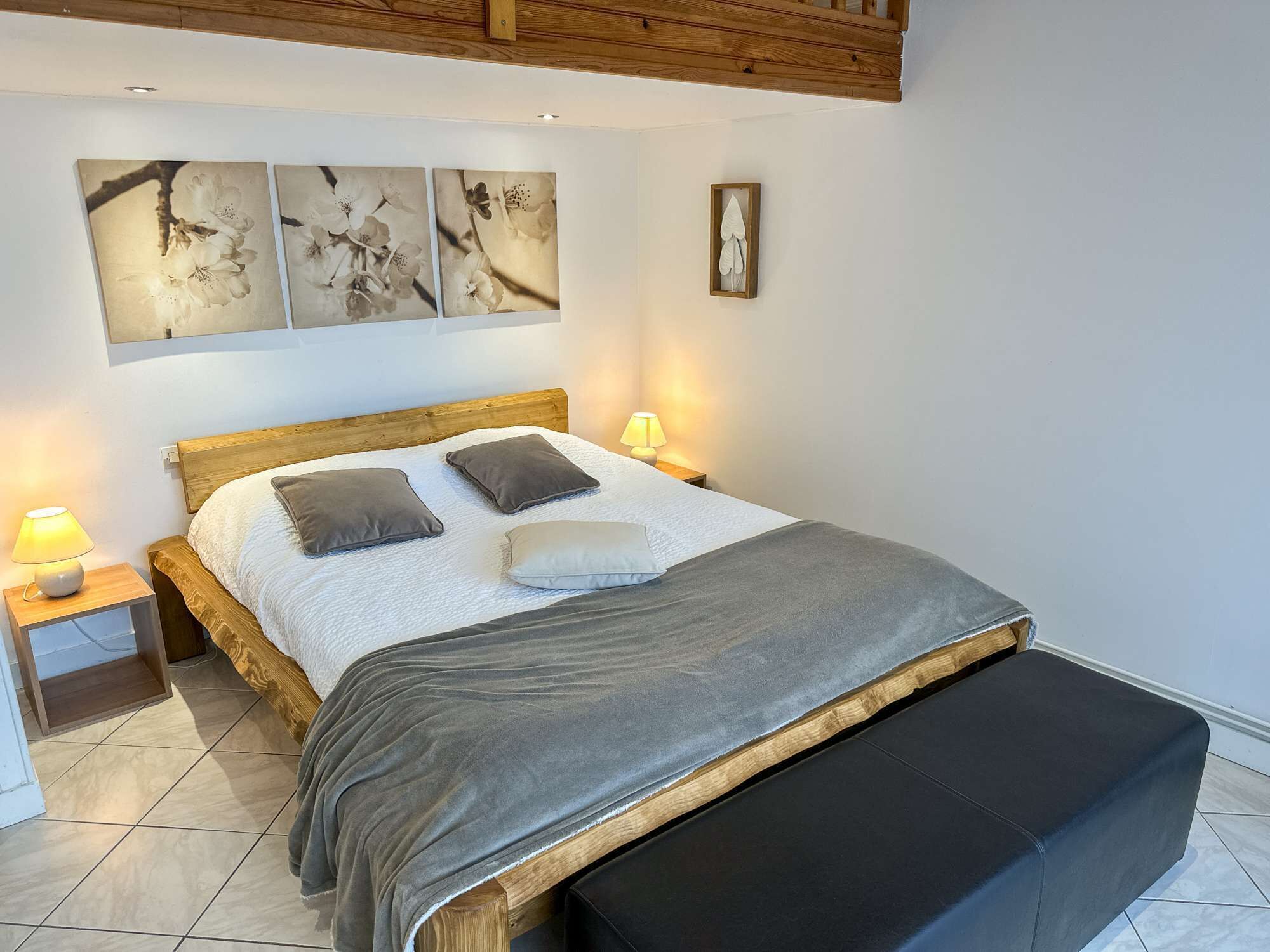 2 slaapkamers, een strijkplank/strijkijzer, reisbedje, wifi