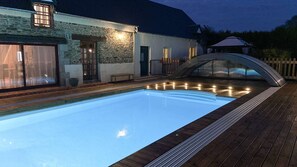 Piscina coperta, una piscina riscaldata