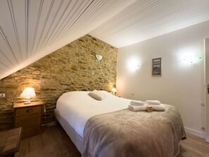 3 habitaciones, tabla de planchar con plancha, cuna de viaje y wifi 