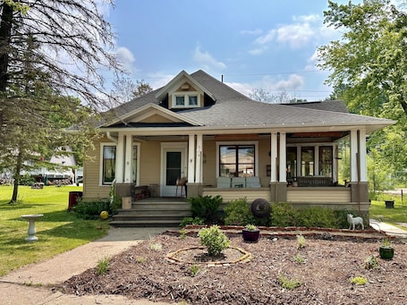 Exterior. Colorful getaway in friendly Driftless village