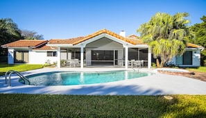 Huis, toegankelijk voor mindervaliden | 4 slaapkamers, snel internet