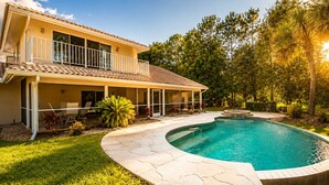 A two-story house with a swimming pool, a covered patio, and a well-maintained lawn. - Swiss 41 - Golf Course (Clermont)