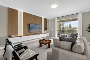 TV - 6 Bedrooms/ 5 Bathrooms Champions Gate (8979 PT) (Davenport)