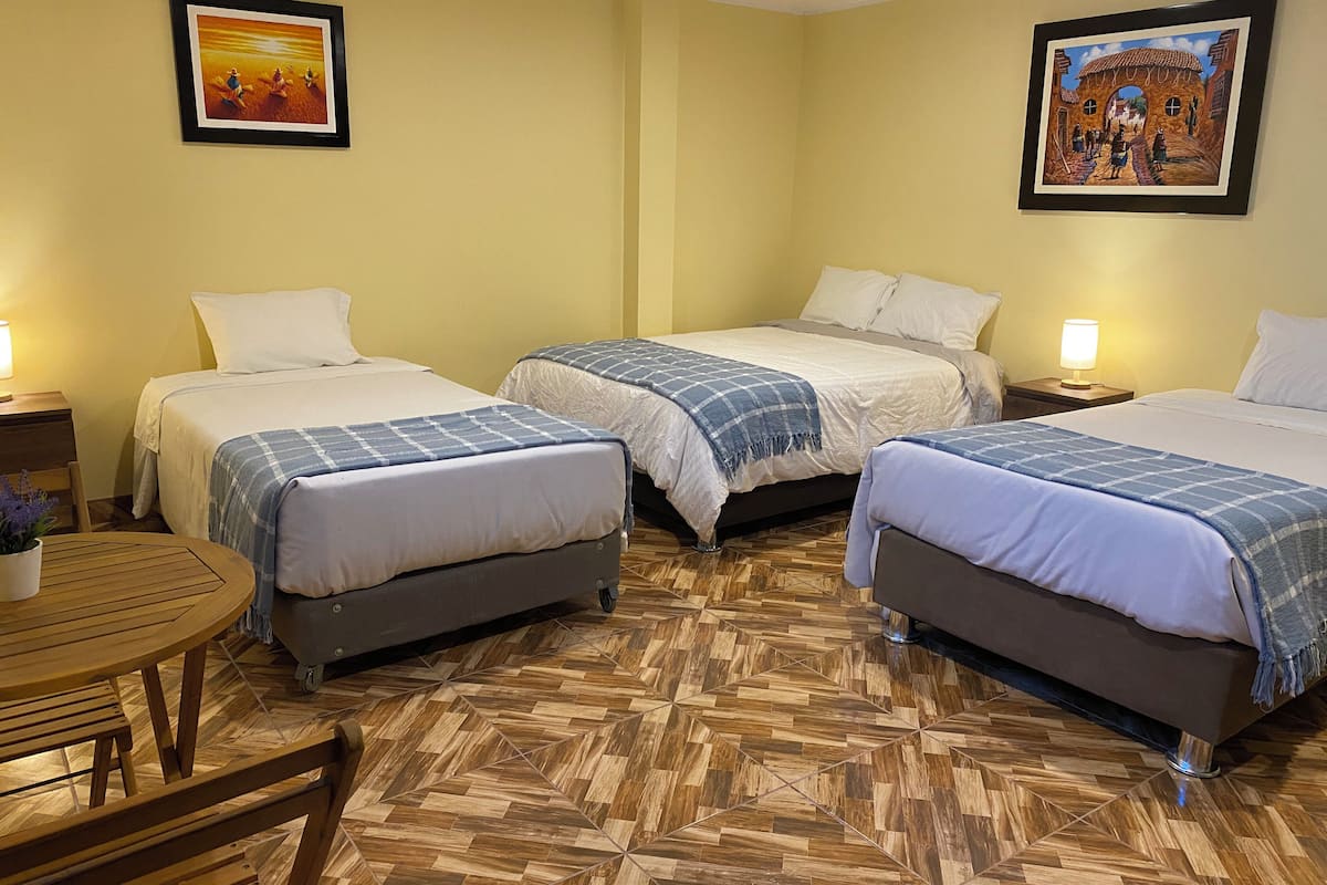 コンフォート 4 人部屋 男女共用ドミトリー 禁煙 専用バスルーム | 客室ごとに異なるインテリア、ノートパソコン用作業スペース、遮光カーテン、防音設備