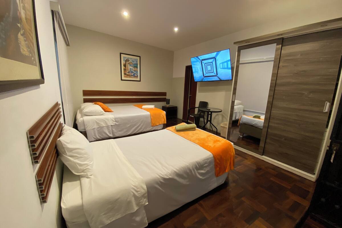 Chambre Triple Classique, dortoir mixte, non-fumeurs, salle de bains privée | 1 chambre, ameublement personnalisé