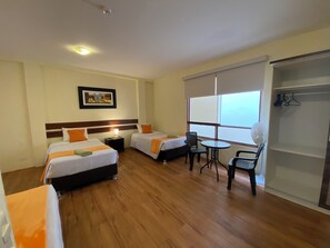 Classic Quadruple Room, Mixed Dorm, Non Smoking, Private Bathroom | Individually furnished, laptop workspace, blackout drapes, soundproofing - Posada Miraflores (Lima)