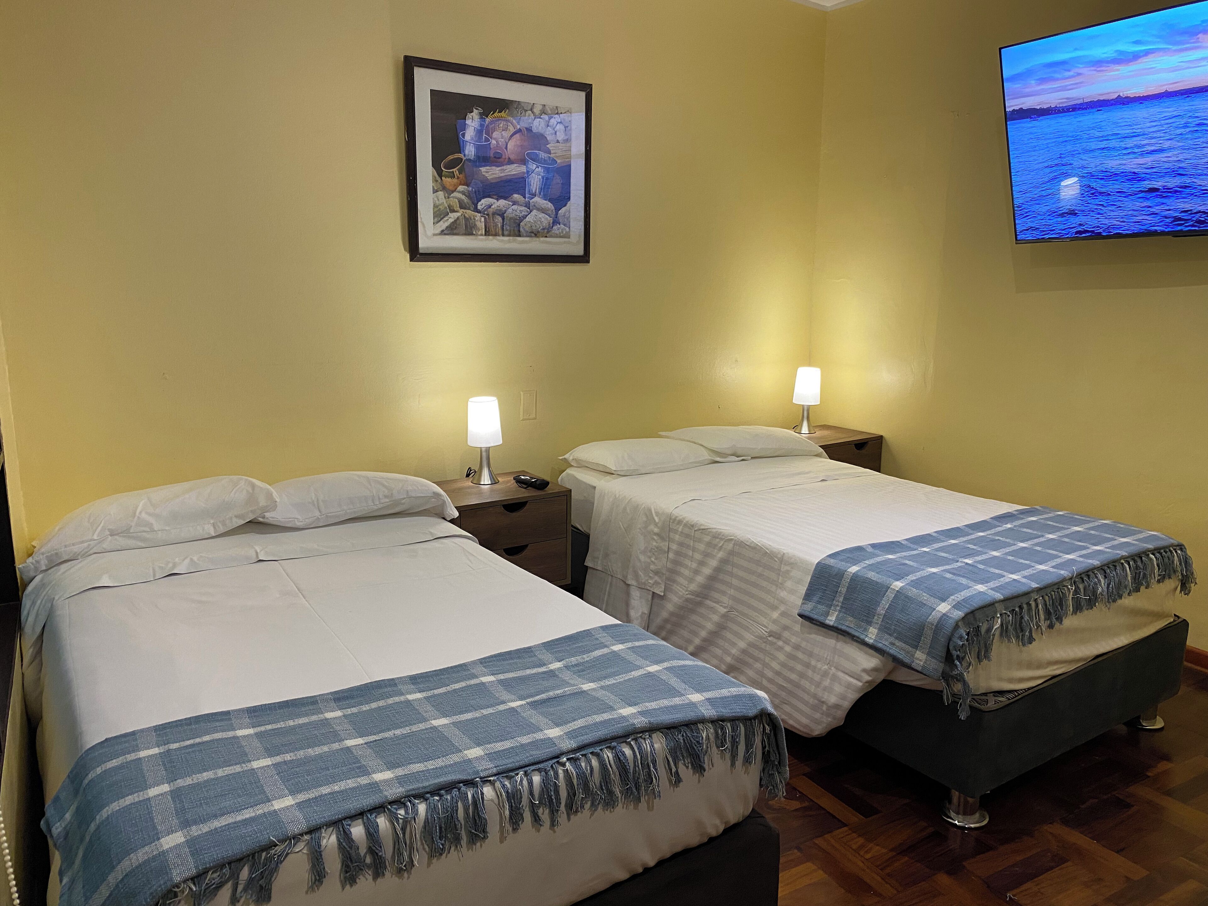 コンフォート ダブルルーム ダブルベッド 1 台 禁煙 コートヤードビュー | 客室ごとに異なるインテリア、ノートパソコン用作業スペース、遮光カーテン、防音設備