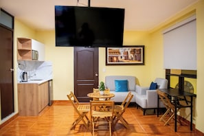 Deluxe Studio Suite, Non Smoking, Private Bathroom | Individually furnished, desk, laptop workspace, blackout drapes - Posada Miraflores (Lima)