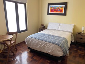 City Double Room, 1 Double Bed, Private Bathroom, Courtyard View | Individually furnished, desk, laptop workspace, blackout drapes - Posada Miraflores (Lima)