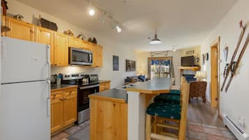 Refrigerador, microondas, horno, placa de cocina