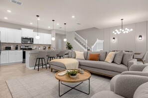 TV - 5 Bedrooms/ 4.5 Bathrooms/ Windsor Island(4070 LA) (Davenport)