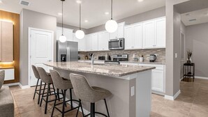 Unclassified image, 3 of 84, button - 5 Bedrooms/ 4.5 Bathrooms/ Windsor Island(4070 LA) (Davenport)