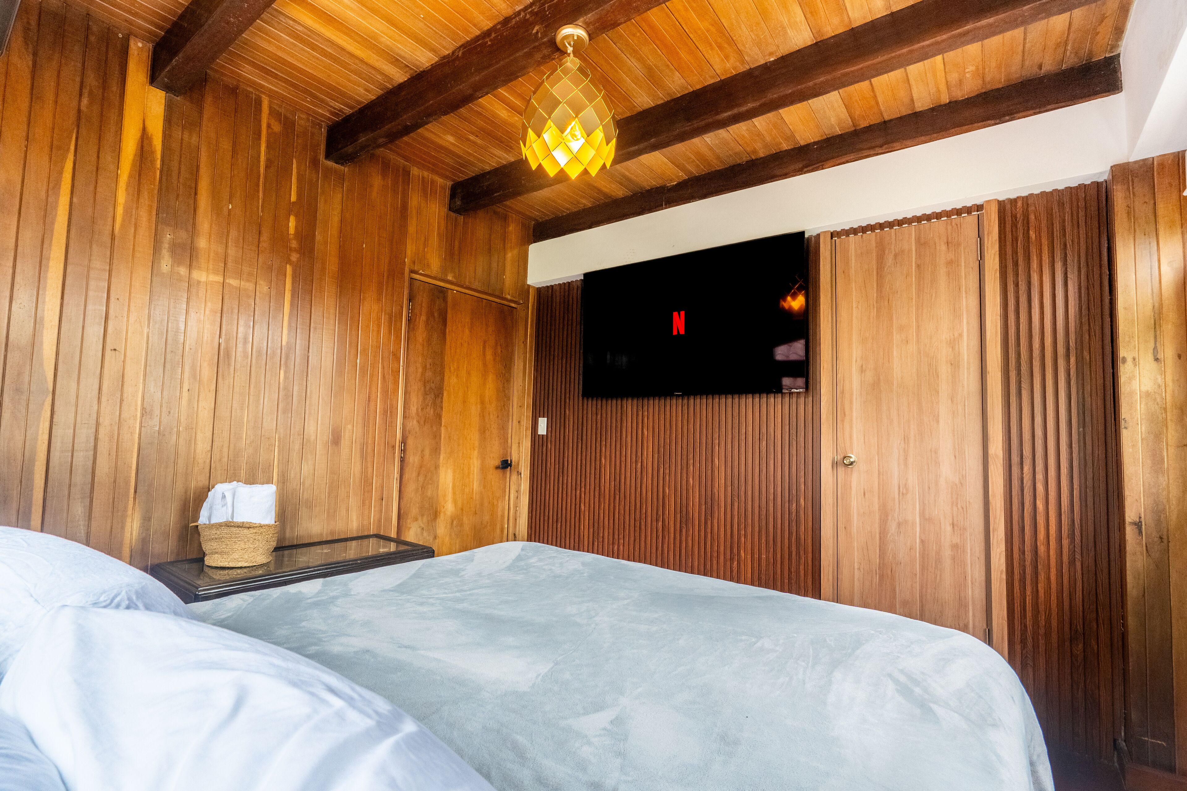 7 bedrooms, travel crib, free WiFi, bed sheets