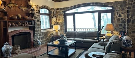 TV connectée, cheminée, jeux vidéo