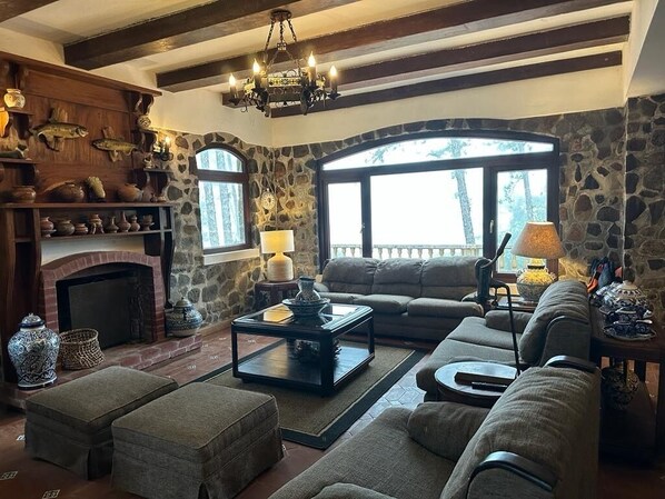 Smart-TV, Kamin, Videospiele