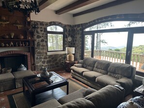 Smart TV, lareira, videogames