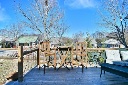 ✨Downtown Retreat 🏡  Minutes from Main Street, with Fenced in Backyard ✨ 
