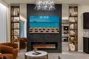 Interior - 10 Bedrooms/ 8 Bathrooms/ Windsor Island (4433 KR) (Davenport)