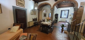 2 bedrooms, iron/ironing board, free WiFi