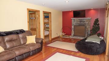 3 bedrooms, free WiFi, bed sheets