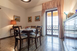 Dining - Cosy apartment for 6 guests with WIFI, TV, terrace and panoramic view (Porto Recanati)