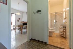 Shower, hair dryer, bidet - Cosy apartment for 6 guests with WIFI, TV, terrace and panoramic view (Porto Recanati)