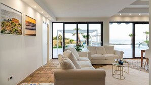 Living area - Stunning private villa for 6 people with A/C, WIFI, private pool, TV, patio and panoramic view (Ribera)