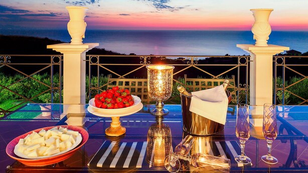 A table set with food and drinks, overlooking a scenic view. - Wonderful private villa for 10 people with private pool, A/C, WIFI, TV, terrace and panoramic view (Capo D'orlando)