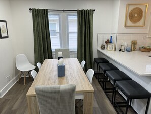 Dining - Less than a mile to ND Campus! (South Bend)